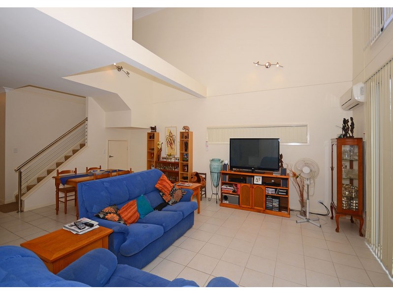 8/71 Elizabeth Street, Urangan QLD 4655