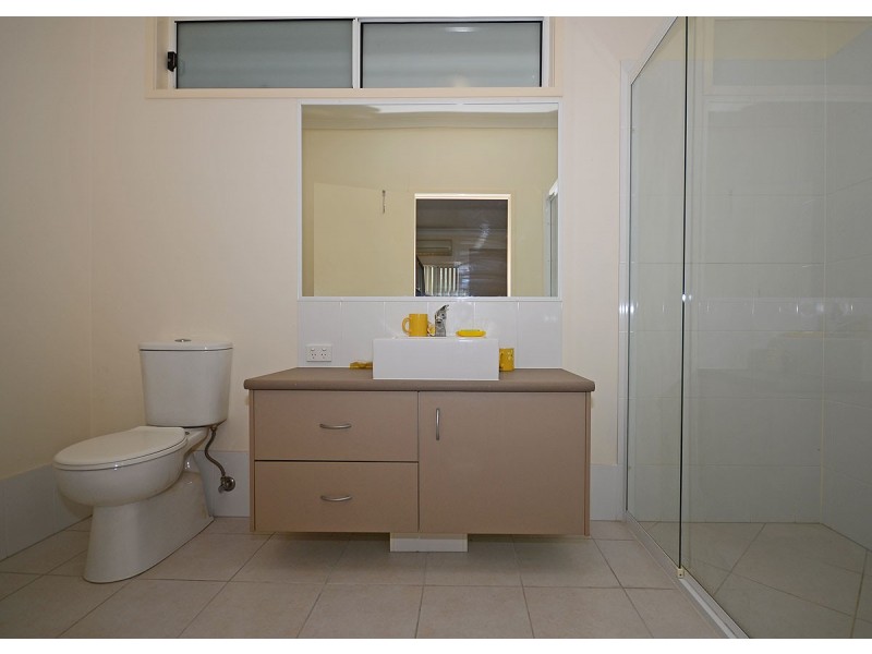 8/71 Elizabeth Street, Urangan QLD 4655
