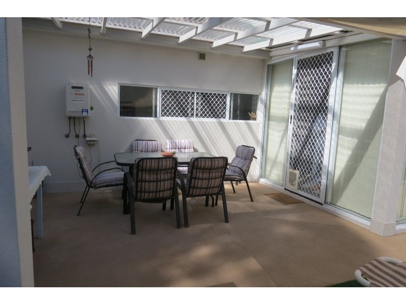 8/71 Elizabeth Street, Urangan QLD 4655