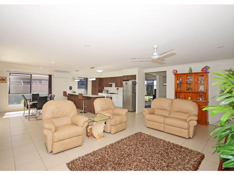 6 Mawson Court, Urraween QLD 4655