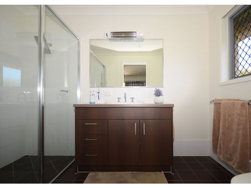 6 Mawson Court, Urraween QLD 4655