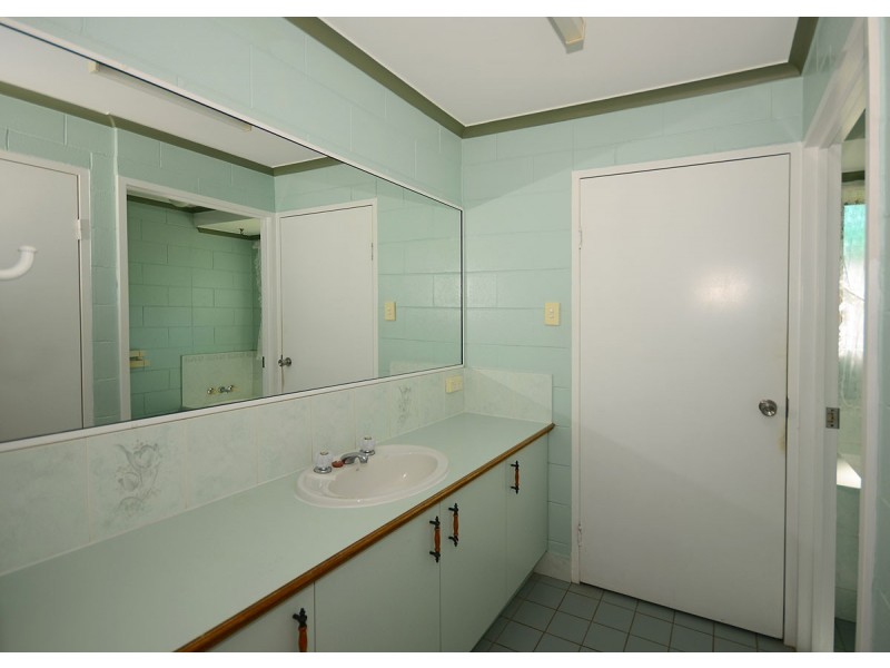 37 Ladbroke Crescent, Urangan QLD 4655