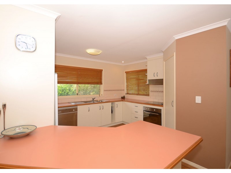 15 Faye  Avenue, Scarness QLD 4655