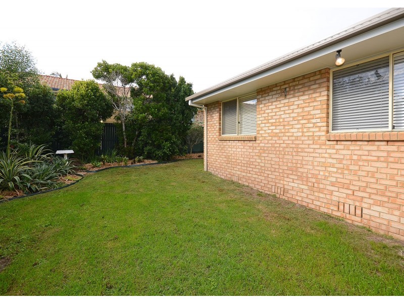 15 Faye  Avenue, Scarness QLD 4655