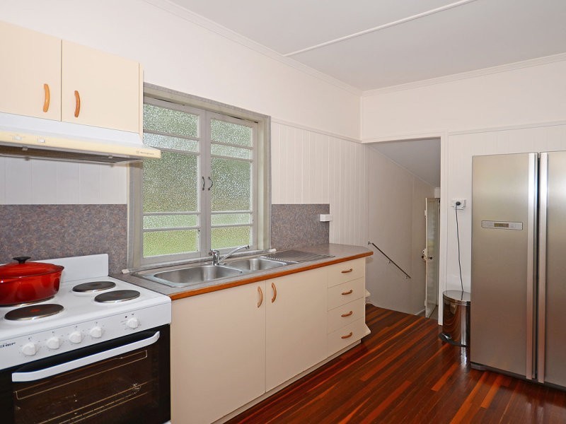 9 Pine Street, Torquay QLD 4655