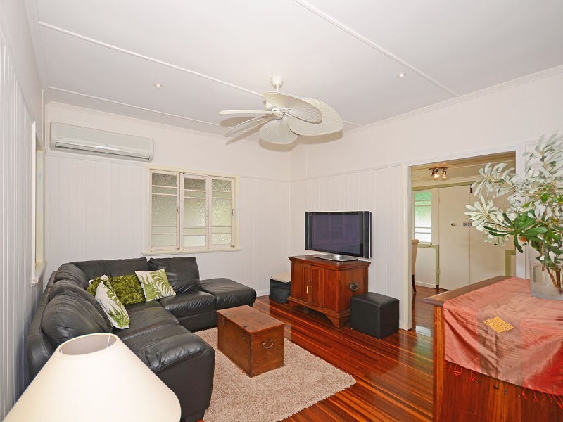 9 Pine Street, Torquay QLD 4655