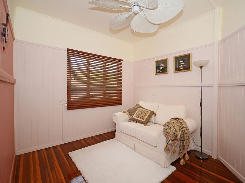 9 Pine Street, Torquay QLD 4655