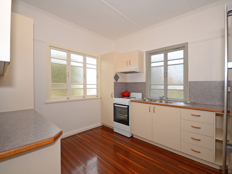 9 Pine Street, Torquay QLD 4655