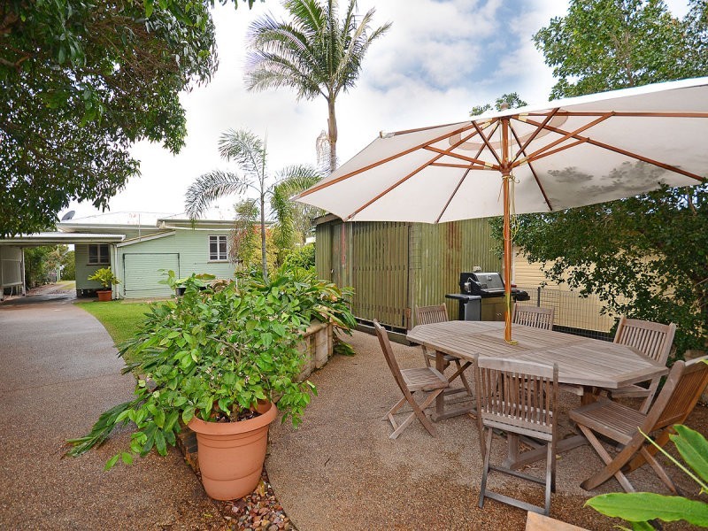 9 Pine Street, Torquay QLD 4655