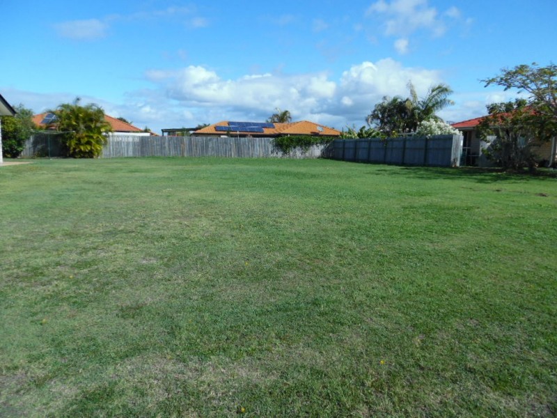 8 Wyuna Court, Urangan QLD 4655