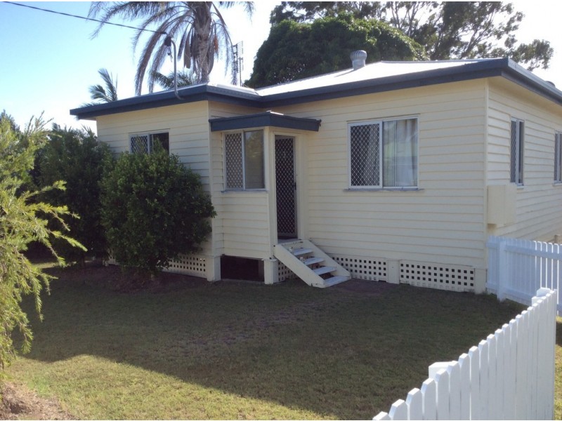 82 Shell Street, Urangan QLD 4655