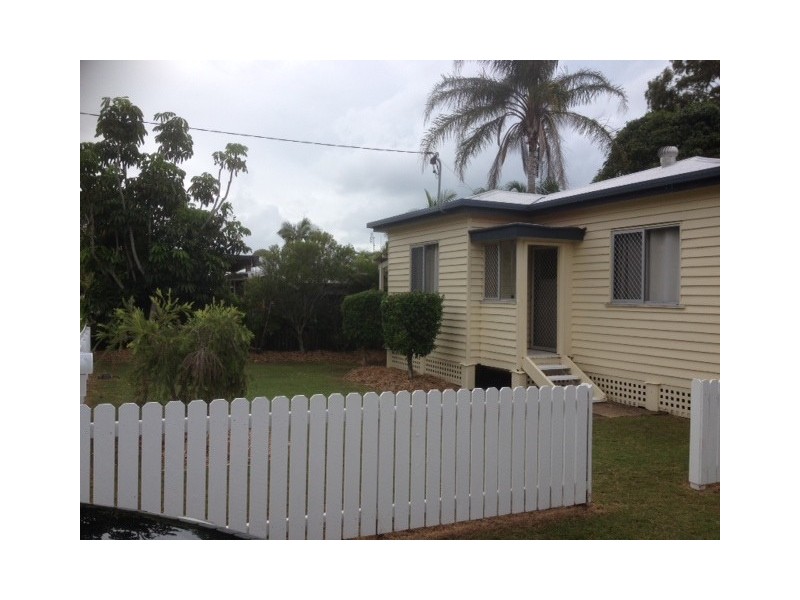 82 Shell Street, Urangan QLD 4655
