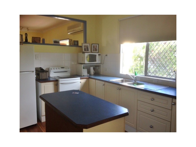 82 Shell Street, Urangan QLD 4655
