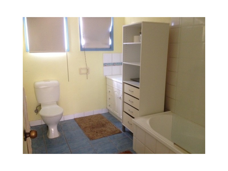 82 Shell Street, Urangan QLD 4655