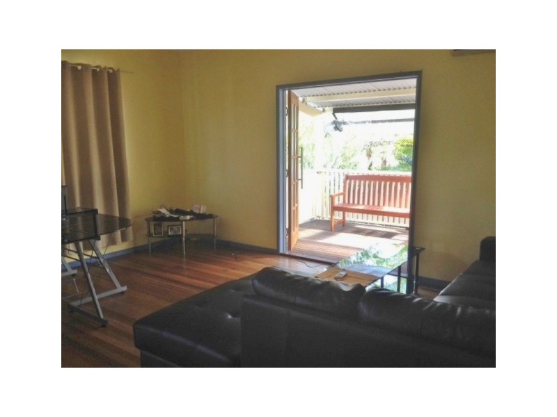 82 Shell Street, Urangan QLD 4655