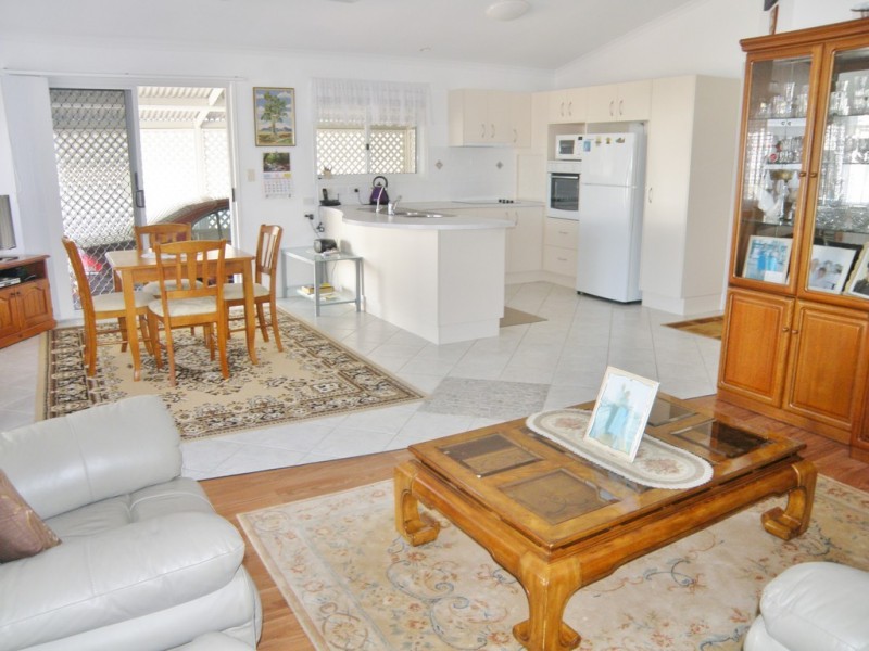 138-7 Bay Drive, Pialba QLD 4655