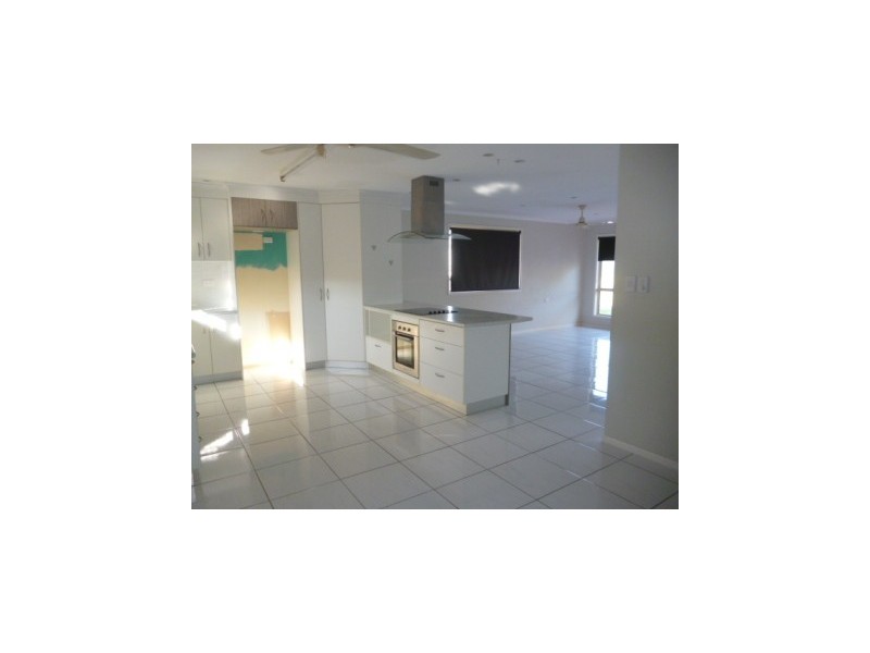 9 Preston Street, Point Vernon QLD 4655