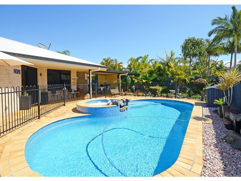 9 Skinner Crescent, Urangan QLD 4655