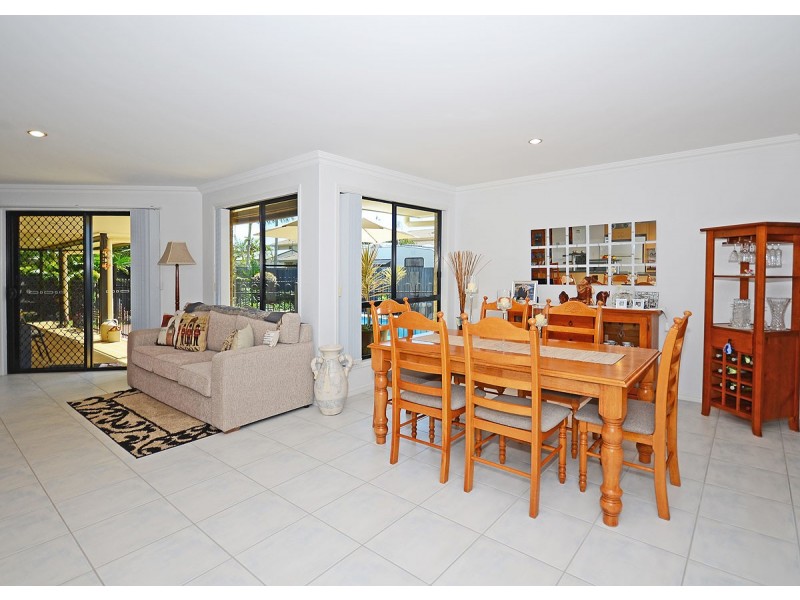 9 Skinner Crescent, Urangan QLD 4655