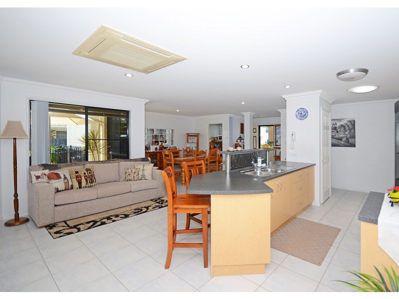 9 Skinner Crescent, Urangan QLD 4655