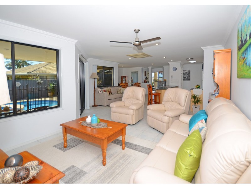 9 Skinner Crescent, Urangan QLD 4655