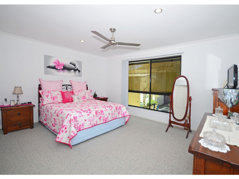 9 Skinner Crescent, Urangan QLD 4655