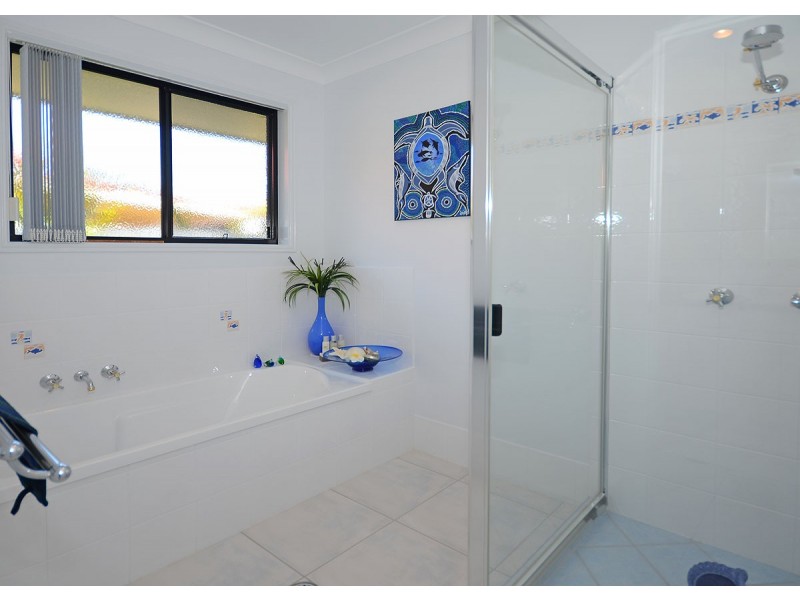 9 Skinner Crescent, Urangan QLD 4655
