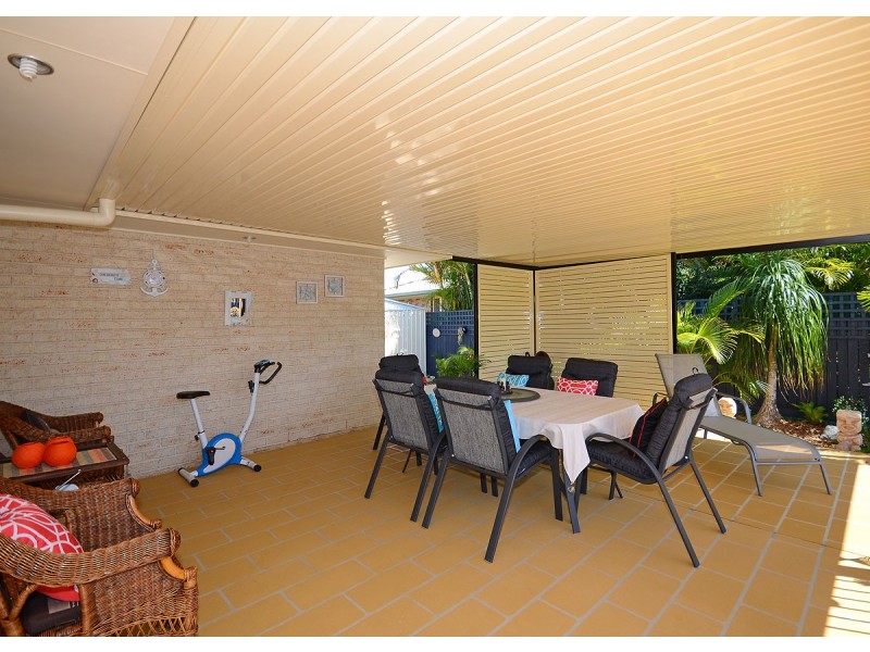 9 Skinner Crescent, Urangan QLD 4655