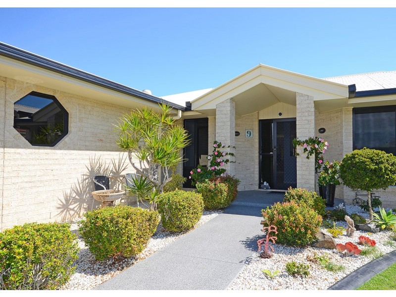 9 Skinner Crescent, Urangan QLD 4655