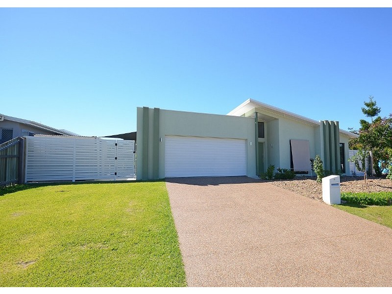16 Dugong Street, Pialba QLD 4655
