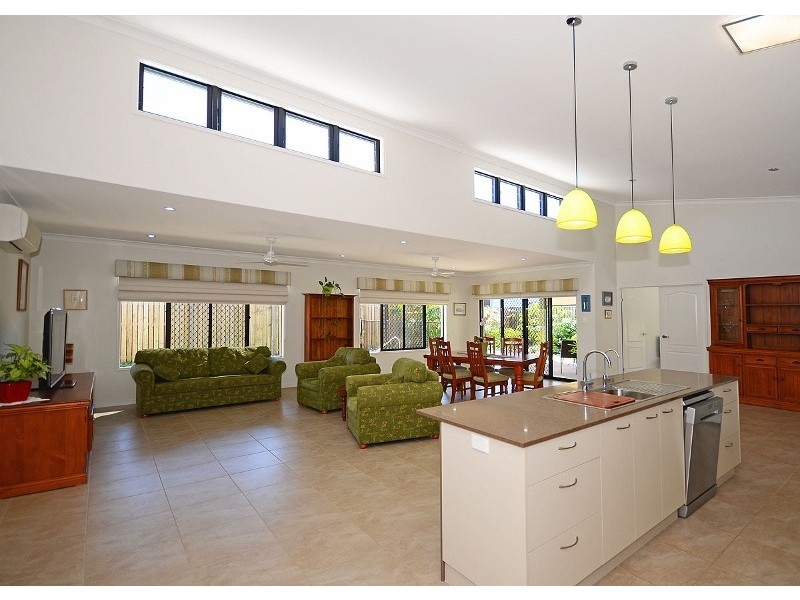 16 Dugong Street, Pialba QLD 4655