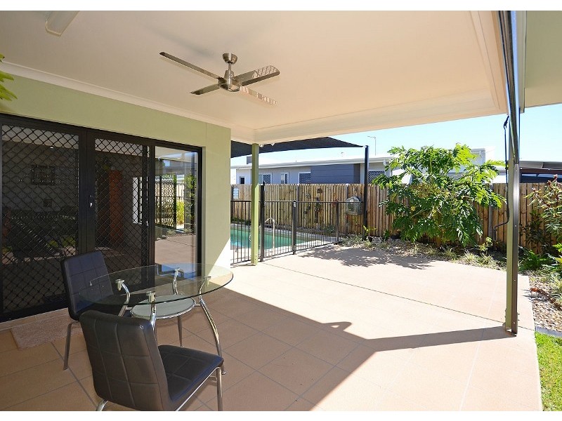 16 Dugong Street, Pialba QLD 4655