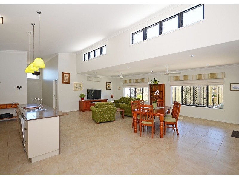 16 Dugong Street, Pialba QLD 4655