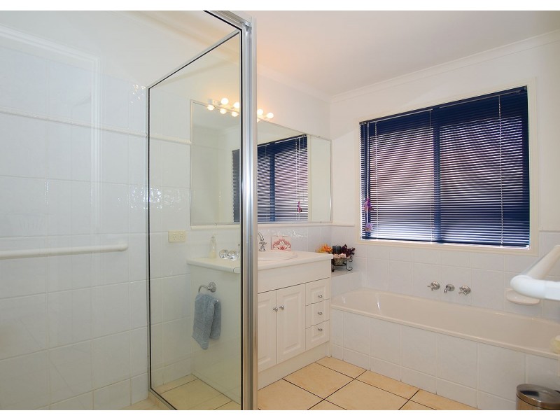 1 Florida Court, Torquay QLD 4655