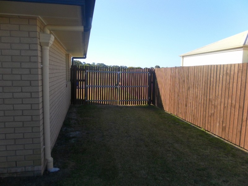 32 Bounty Circuit, Eli Waters QLD 4655