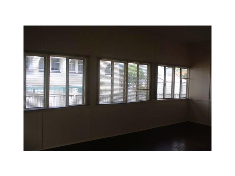 527 Esplanade, Urangan QLD 4655