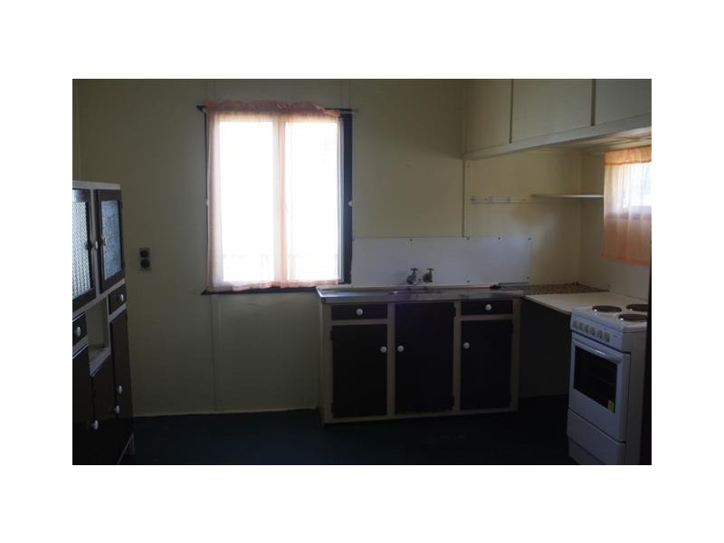527 Esplanade, Urangan QLD 4655