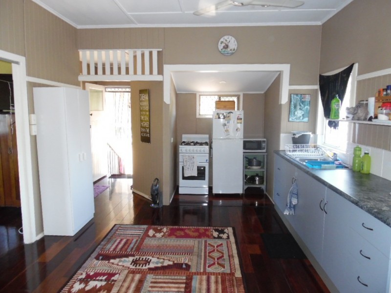 49 King Street, Urangan QLD 4655