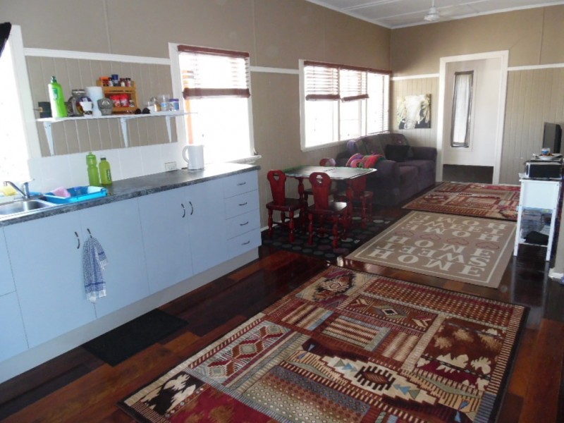 49 King Street, Urangan QLD 4655