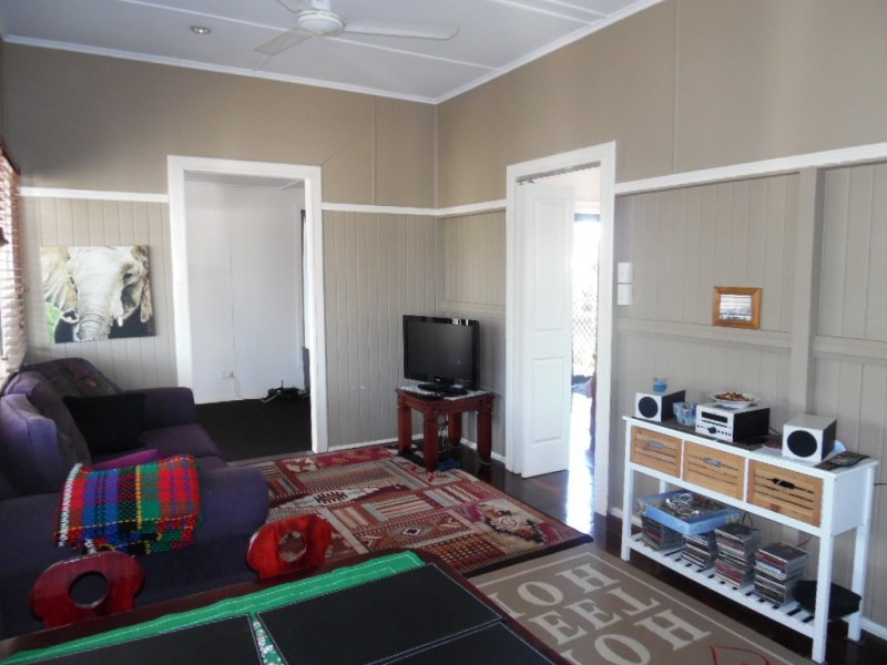 49 King Street, Urangan QLD 4655