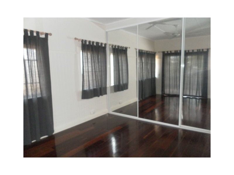 49 King Street, Urangan QLD 4655