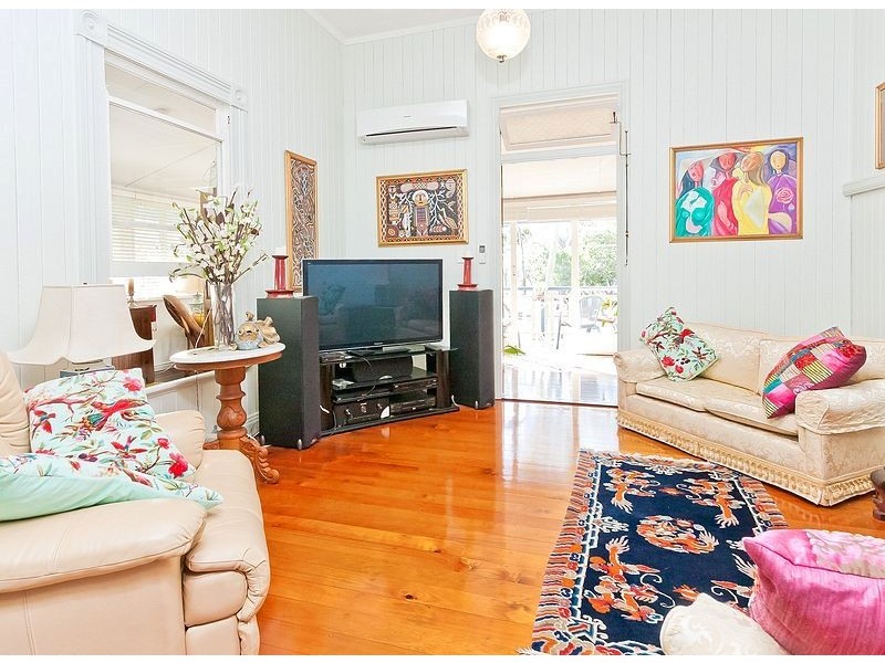 531 Charlton Esplanade, Urangan QLD 4655