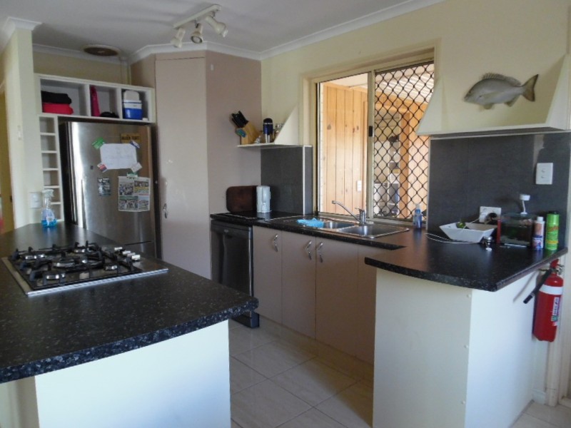 16 Acacia Street, Point Vernon QLD 4655