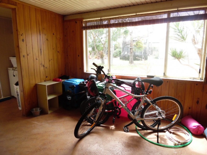 16 Acacia Street, Point Vernon QLD 4655