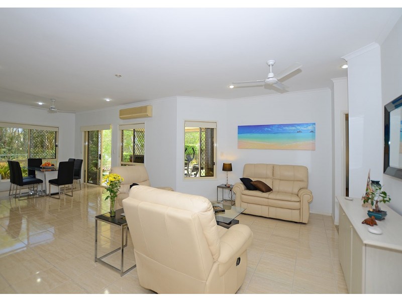 8 Daphne Court, Torquay QLD 4655