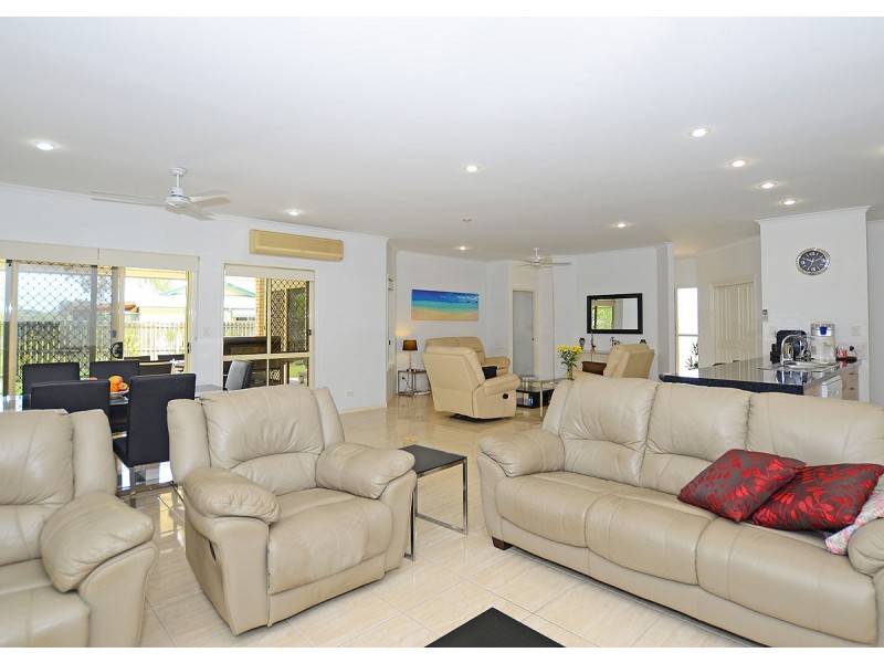 8 Daphne Court, Torquay QLD 4655