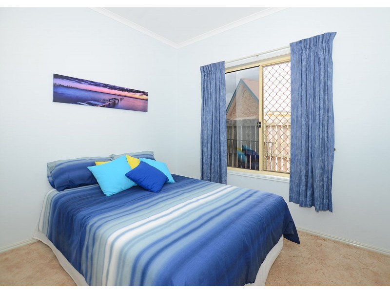 8 Daphne Court, Torquay QLD 4655