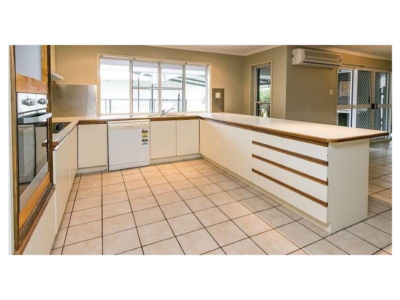 16 Garden Drive, Urangan QLD 4655