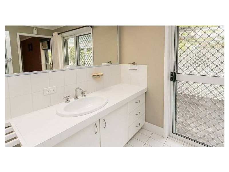 16 Garden Drive, Urangan QLD 4655