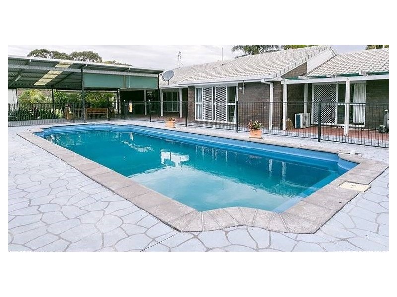 16 Garden Drive, Urangan QLD 4655